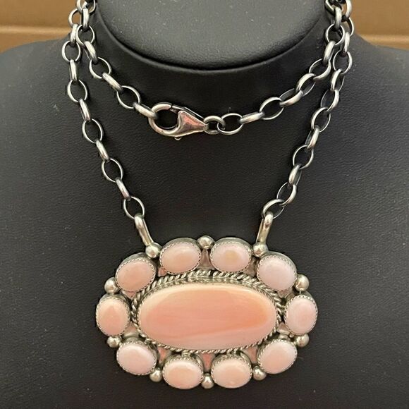 Sterling Silver Pink Conch Navajo Handmade Necklace Maxine Ramirez - Picture 1 of 6